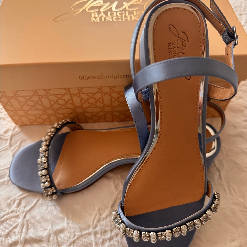 Jewel Badgley Mischka Blue Heeled Embellished Shoes Light Blue Size 8 EUC